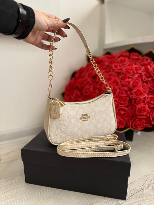 Дамски чанти тип модели.