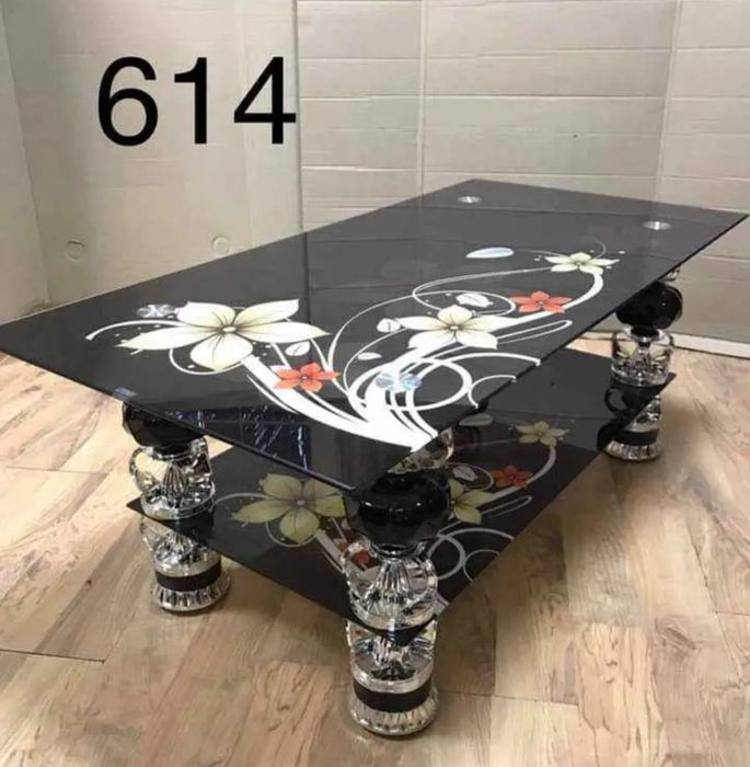 Холни маси чисто нови