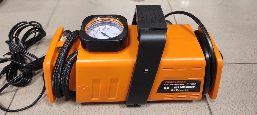 Компресор за помпане на гуми на 12v и 220 v