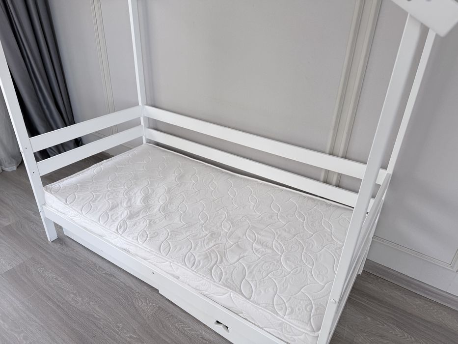 Детская кровать домик