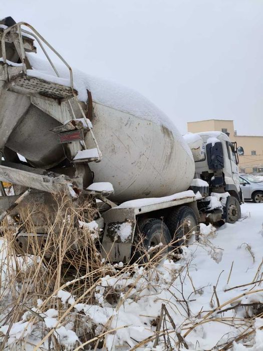 Dongfeng (DFL / EQ серия) — автобетоносмеситель.