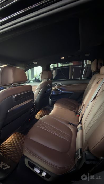 BMW Х7 40i.