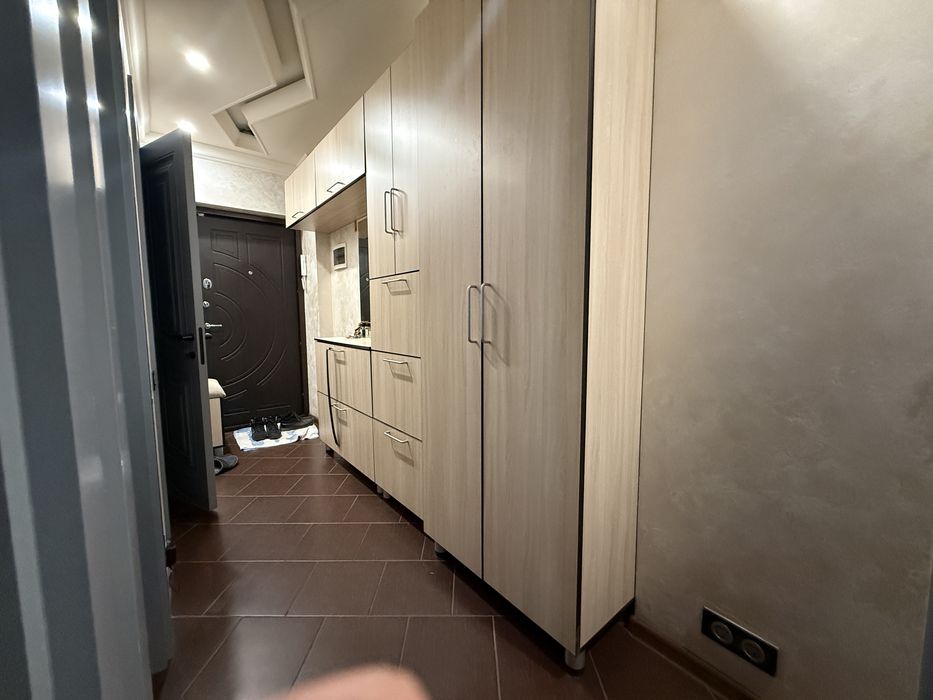 прихожая ,хорошая