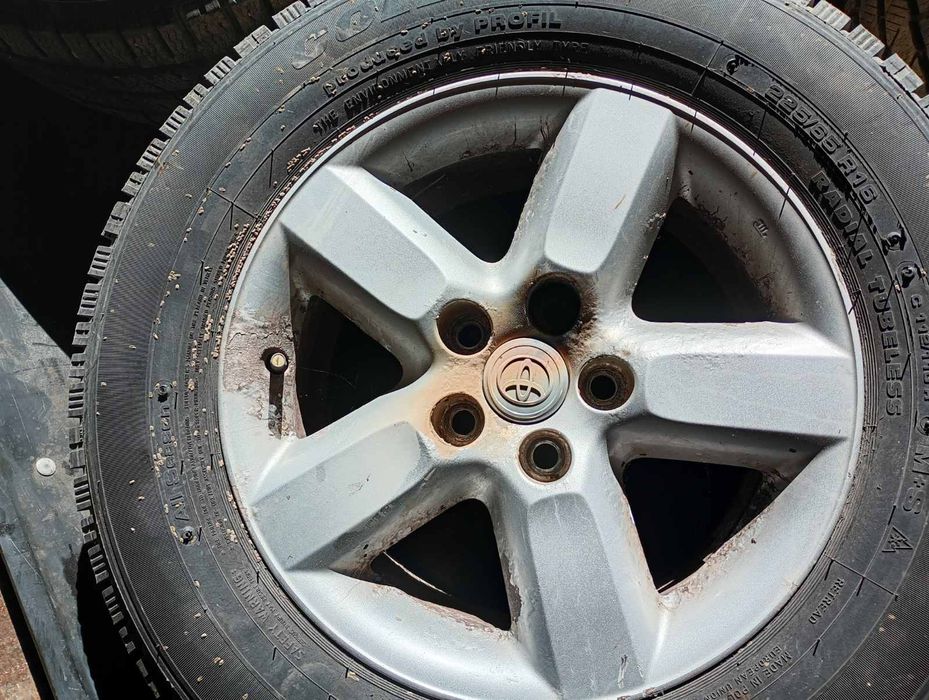 Гуми с джанти 16цола Toyota Rav 4 2004 година