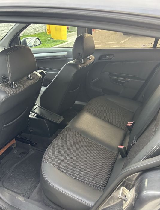 Vând Opel Astra H
