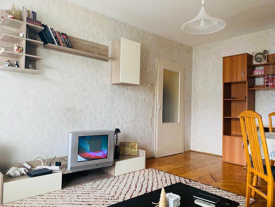 Дава се под наем Двустаен апартамент в Шумен, Тракия - 62 кв.м за 229.5 € - Снимка #2
