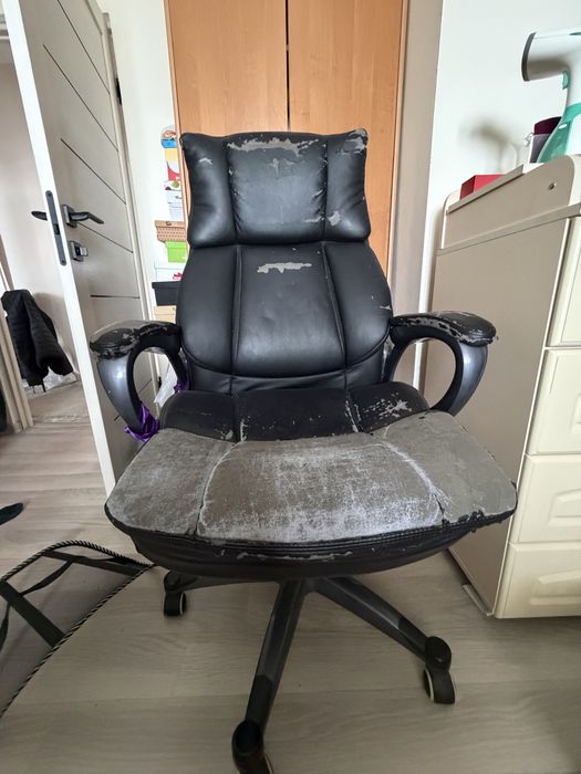 Продам б/у кресло руководителя