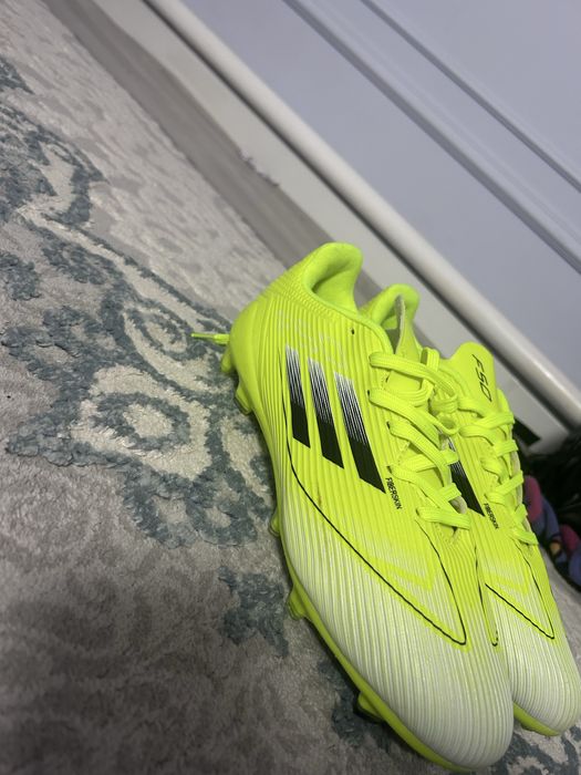 Бутсы 43размер әлі киілмеген