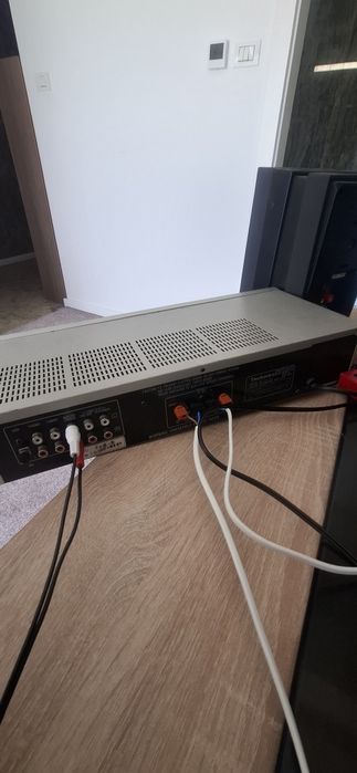 Vând mplificator 2 boxe + un tub de bass