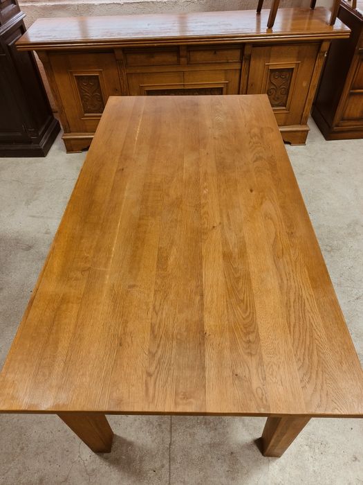 Дъбова трапезна маса