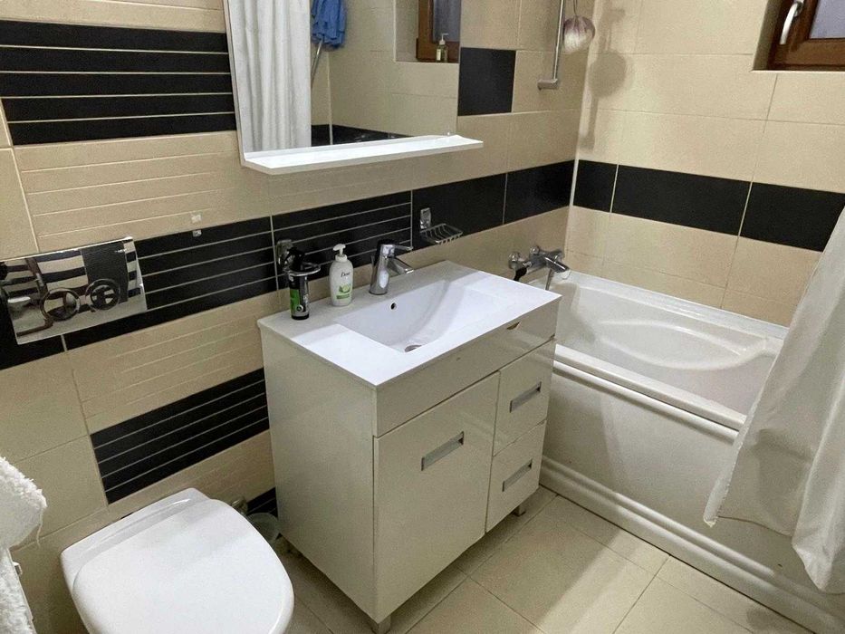 Închiriez apartament 3 camere