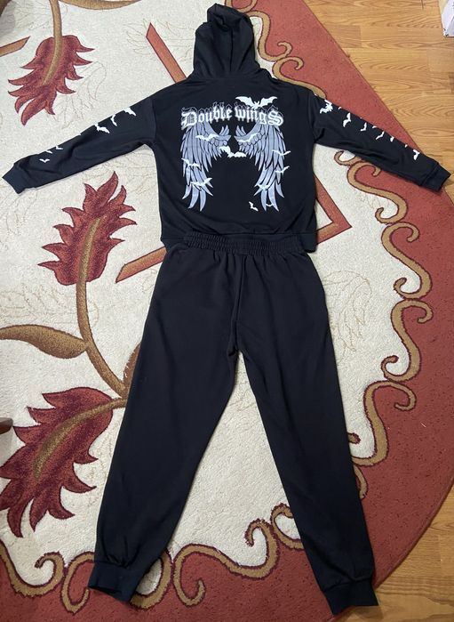 Compleu doua piese ca nou