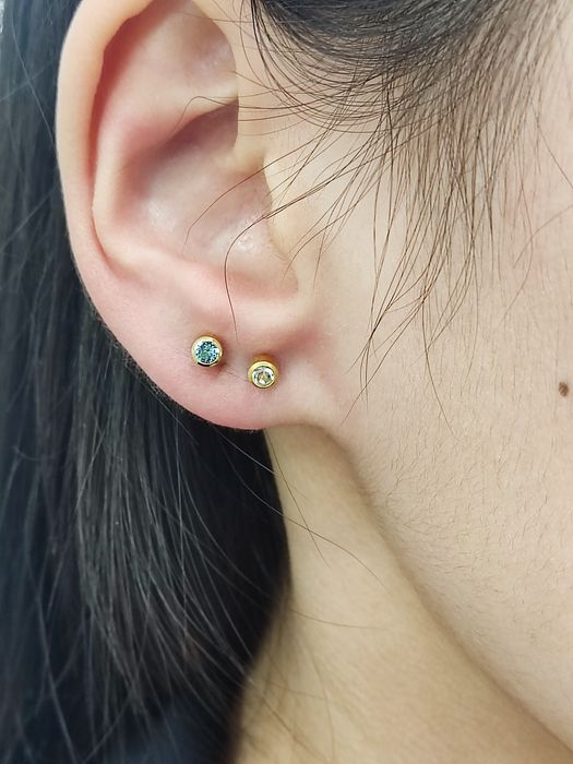 Прокол ушей с выездом на дом.