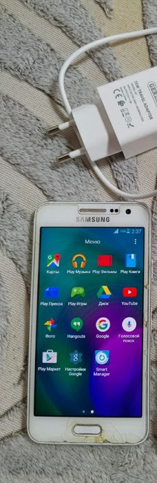 Продам телефон Samsung a3.