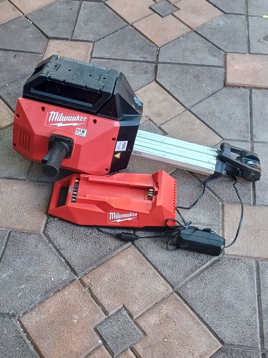 Demolator pe acumulatori MILWACKEE MXF 2528 H că și nou