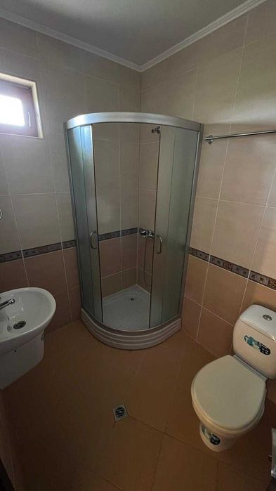 Продава нова 2 етажна къща с собствен басейн в с. Гюльовца