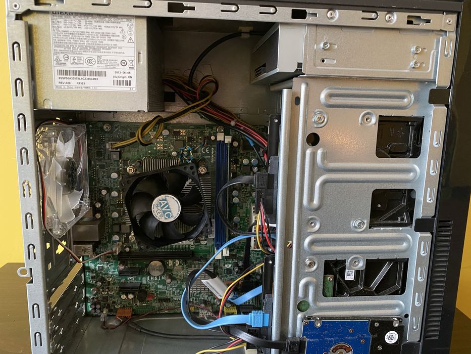 Настолен Компютър I3 / 8 GB RAM