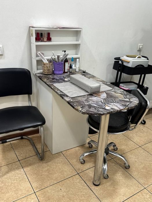 Маникюрный стол.