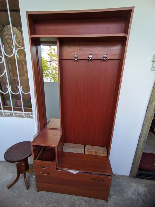 Продается шкаф-обувница в прихожую