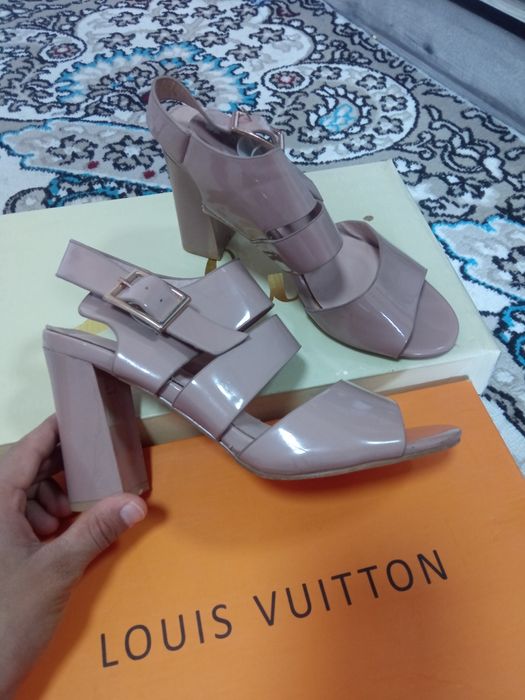 Туфли на каблуке