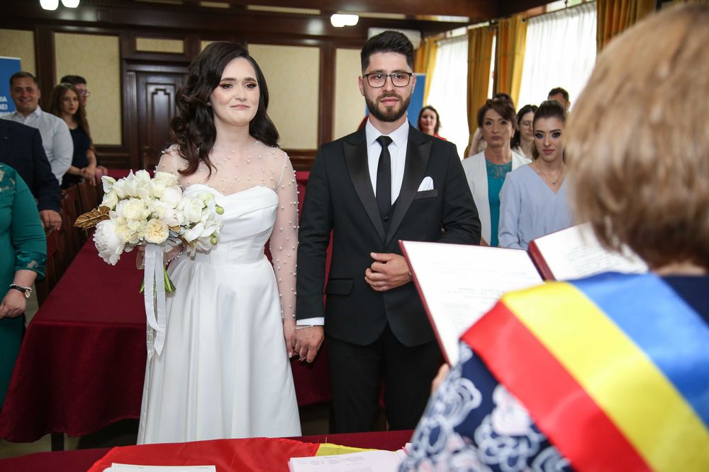 Filmari video , fotografii, albume foto, fum greu.