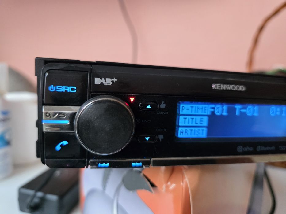Продавам Kenwood kdc-bt73dab