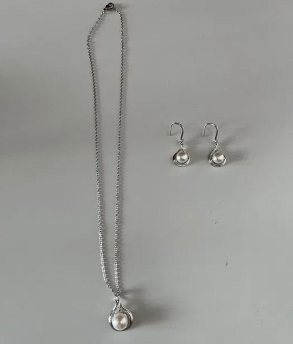 Vand colier si cercei de ocazie