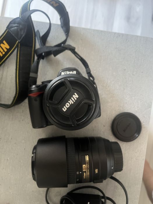 Vind cam foto Nikon folosita f putin,in stare f buna de functionare,fara urme de uzura