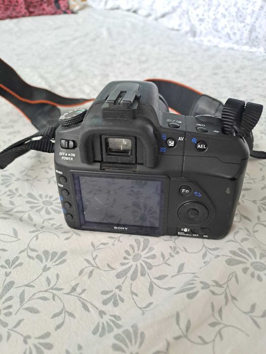 Фотоапарат SONY a200 с два обектива, светкавица SIGMA, чанта LOWEPRO