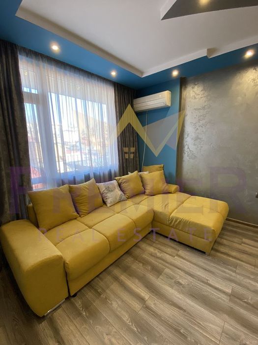 Тристаен апартамент,  Колхозен пазар