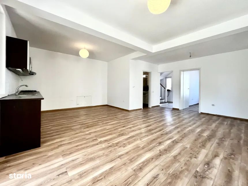 Casă de închiriat 5 camere + 5 băi + 3 balcoane + terasă 800€/luna