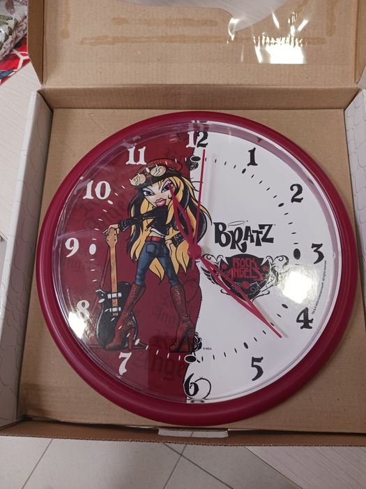 Стенен часовник по 20 лева