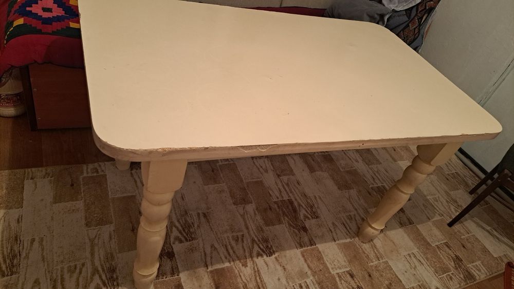 Продам стол и 4 стулья