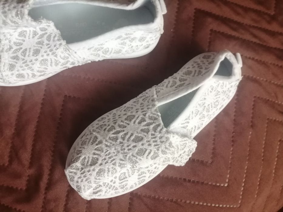 Дрехи за момиченце, роклички, ветровка, пантофки