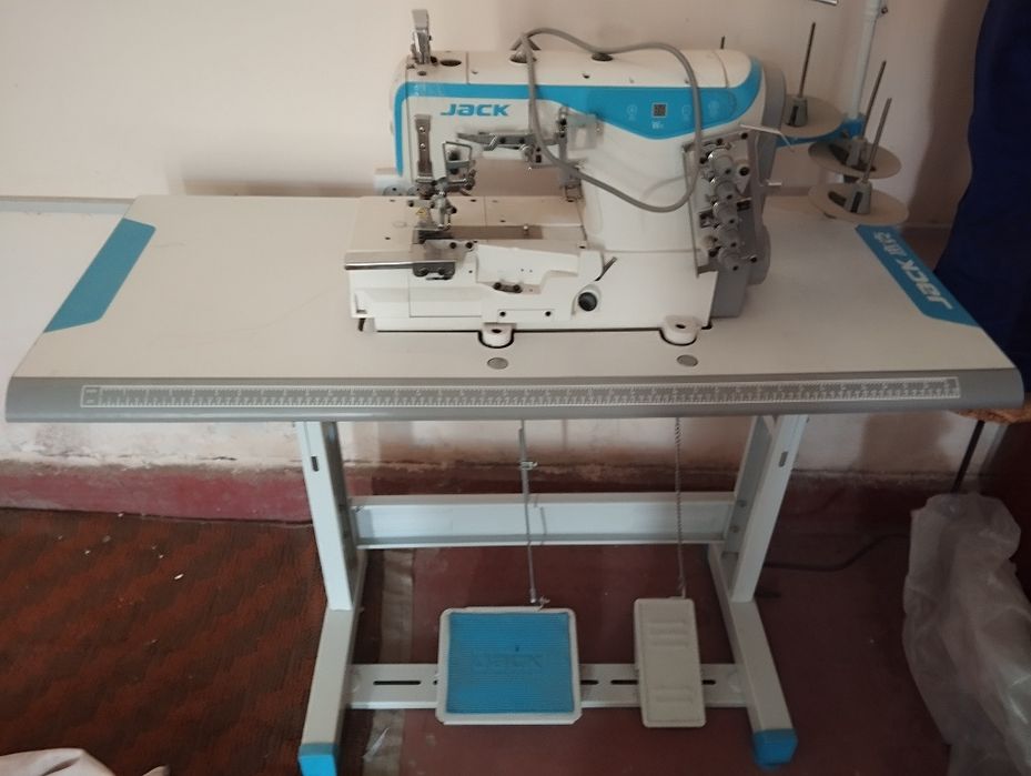 Продаётса швейная машина