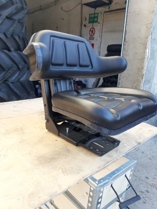 Impermeabil Scaun Tractor NOU amortizor triplureglaj cu garantie