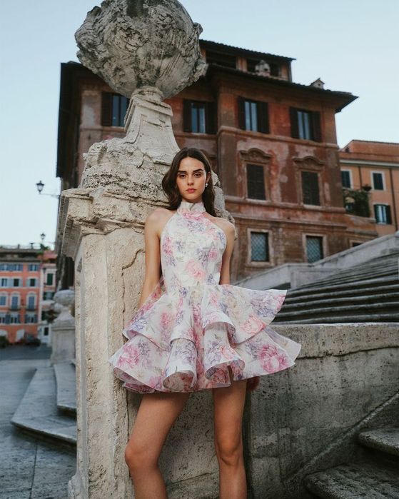 Модерна ефирна рокля с флорален принт