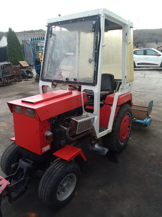 Vând ferrari și hako