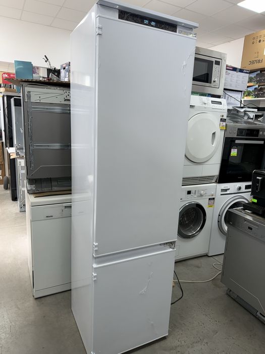 Нов!!! хладилник с фризер за вграждане  Inventum IKV1947S