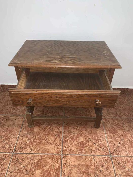 Comoda cu sertar din lemn si suport de ziare/reviste