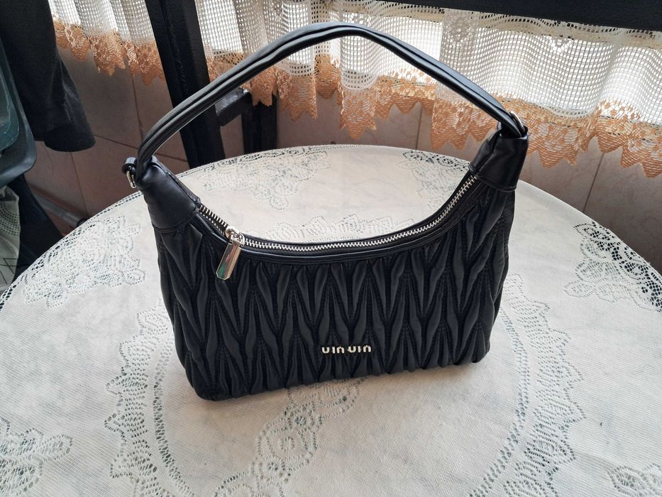 Кожено яке и дамски чанти