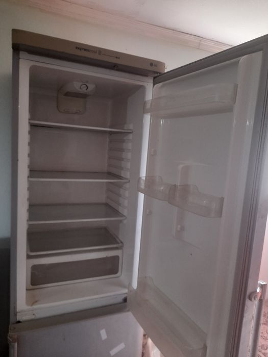 Тоңазытқыш сатылады тез арада