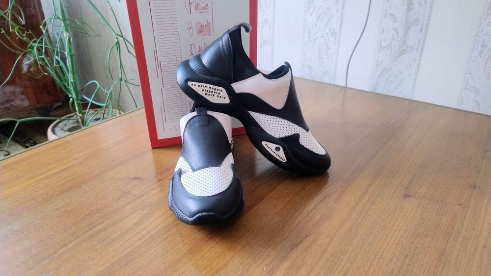 Кросовки продам PERA DONNA