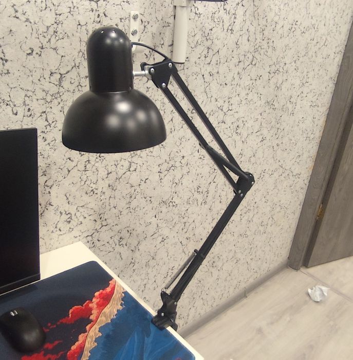 Настольная лампа пантограф