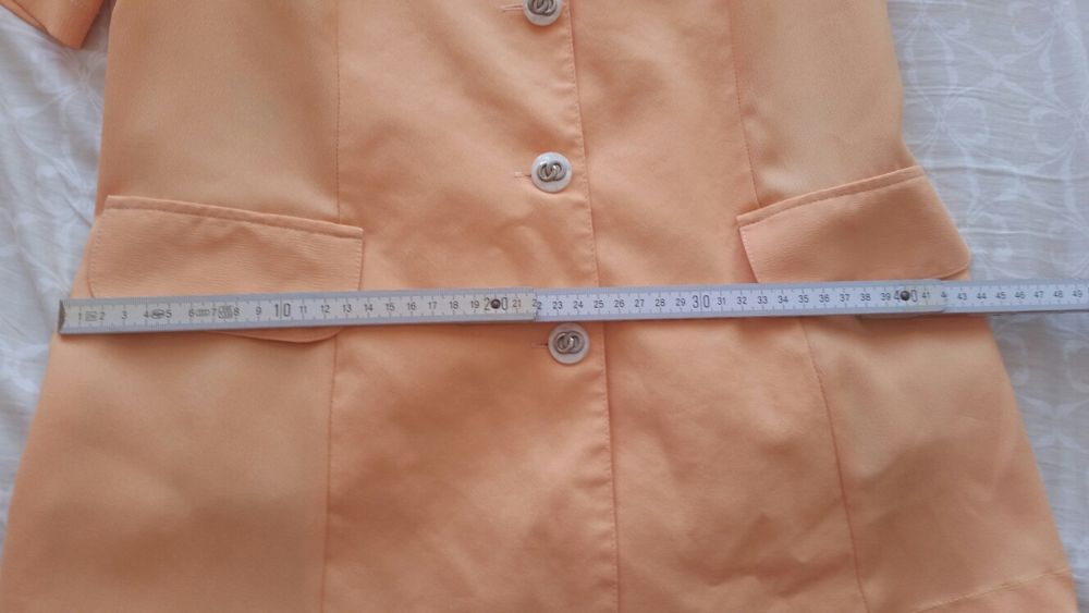 Дамско костюмче