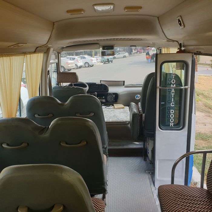 Катафалк с бригадой носильщиков. Тойота 15 мест. Мерседес 12 мест.