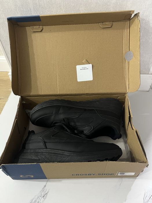 Кроссовки весенние Crosby