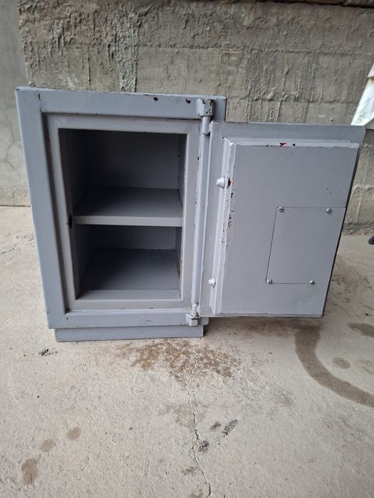 СЕЙФ Огнестойкий состояни отлично есть фото