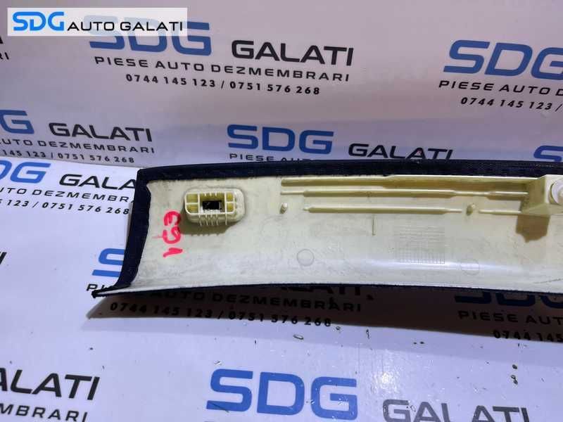 Plastic Capac Stalp Prag Dreapta Fata Parbriz BMW Seria 3 E90 E91 2004 - 2011 Cod 7058332