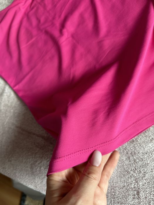 Top negru ,maiou roz